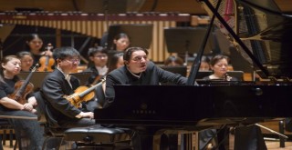 Kapanışı, Şangay Filarmoni eşliğinde Fazıl Say yaptı