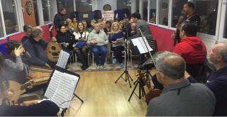 Karşıyaka Sanat Derneği TSM Korosu'ndan konser hazırlığı...