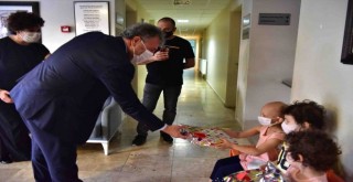 Başkan İduğ'dan tedavi gören çocuklara sürpriz ziyaret