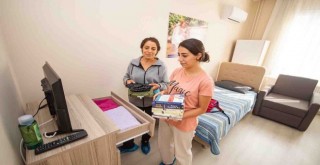 ​Yurt arayan gençlere İzmir Büyükşehir Belediyesi kapılarını açtı