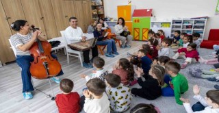 Karşıyakalı minikler Türk müziği çalgıları ile tanışıyor