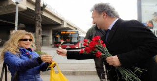 İduğ'dan Küçük Park'ta Sevgililer Günü sürprizi