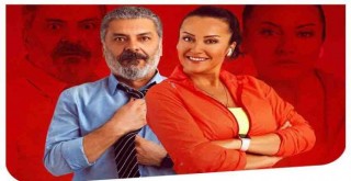 Güldüren Cazibe ''Bir Kira Bir Yuva'' için sahnede