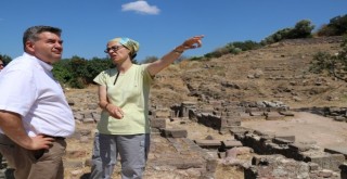 Başkan Oran Erythrai kazı çalışmalarını gezdi