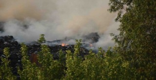 Karşıyaka'da çöplük alandaki yangın korkuttu