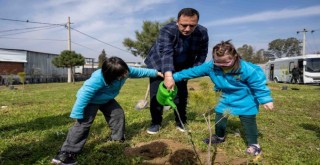 Bornova'nın en özel fidanları toprakla buluştu