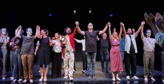 İzmir Büyükşehir Belediyesi Şehir Tiyatroları'ndan sezon değerlendirmesi