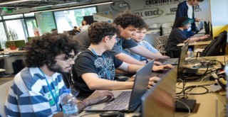 Oyun tutkunları Karşıyaka’da buluştu