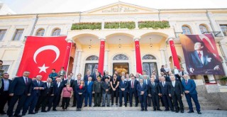 Konak Meydanı’nda temsili bayrak töreni yapıldı
