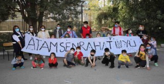 Minikler çadır kentten Ata’ya selam durdu