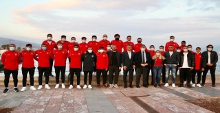 Kaf Kaf'a belediye başkanından moral yemeği