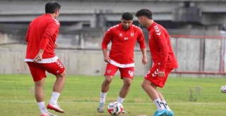 Karşıyaka, Denizli İdmanyurdu'nu ağırlıyor