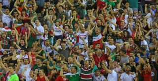 Karşıyakalı taraftarlardan yüksek bilet fiyat tepkisi