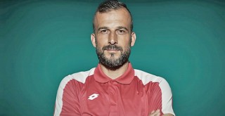 Karşıyaka'da Cezayir gidiyor, Alkan geliyor