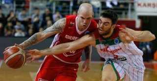 Pınar Karşıyaka avantaj yakaladı…