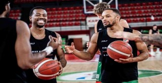 Pınar Karşıyaka, Anadolu Efes deplasmanında