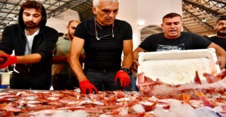 Balık sezonu İzmir Balık Hali’ndeki törenle açıldı