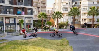 Zeynep Aslan Pump Track Bisiklet Parkuru'na yoğun ilgi