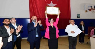 Başkan Kınay mazbatasını aldı