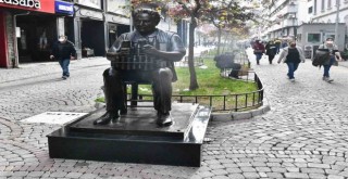 Benzinci Kör Hafız heykeli Kemeraltı ile buluştu