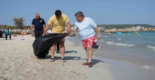 Başkan Oran Ilıca Plajı’nda çöp topladı