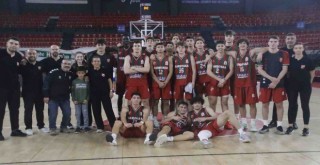 Ateş Özerk BGL Turnuvası'nda şampiyon Karşıyaka