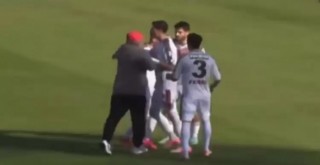 Mustafa Reşit Akçay sahaya girip oyuncusuyla tartışma olayını anlattı