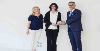 Karşıyaka’nın gazeteci öğrencilerine çifte ödül