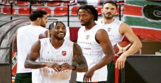 Pınar Karşıyaka'nın 4 yabancısı antrenmanlara başladı