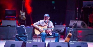 Bülent Ortaçgil'den Kültürpark'ta 50. yıl konseri