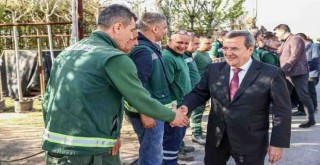 Başkan Batur şantiyelerde işçiyle bayramlaştı