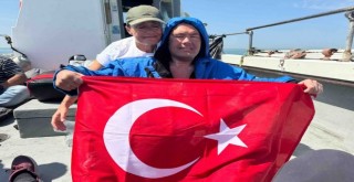 Tuna Tunca, Manş Denizi'ni yüzerek geçen otizmli ilk Türk sporcu oldu