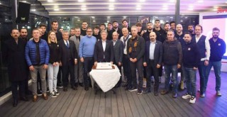 Bornova Belediyesi Karşıyaka moral depoladı