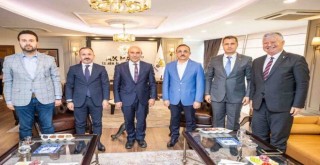 Başkan Soyer, Ak Parti'li Sürekli'yi ziyaret etti