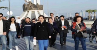 Ünsal sahilde Karşıyakalılarla buluştu