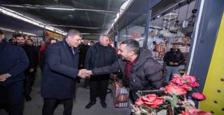 Tugay: İzmir’de kalpler deprem bölgesi için atıyor