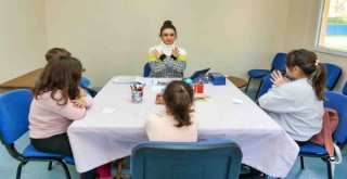 Depremden korkan Gaziemirli çocuklara özel terapi