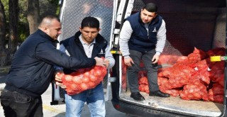 İzmir'de patates ve soğan dağıtımına başlandı
