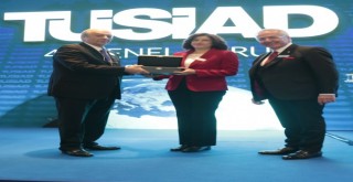 Selçuk Yaşar’a TÜSİAD’dan teşekkür plaketi