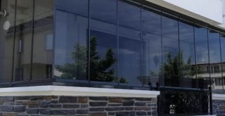 Otomatik Cam Balkonlar: Evinize Konfor ve Modernlik Katın