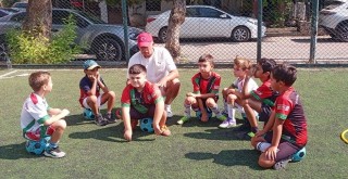 Bostanlıspor’un minik futbolcuları iş başı yaptı