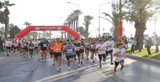 Karşıyaka’da Ata’dan Ana’ya koştular