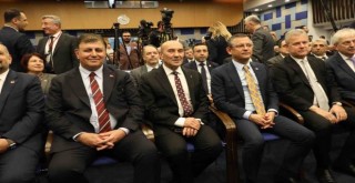 Özgür Özel ve Cemil Tugay iş dünyası ile bir araya geldi