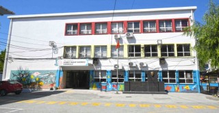 Karabağlar'da okulların bakım onarımları sürüyor