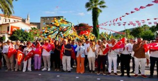 Çeşme Festivali, ''90’larda Çeşme'' teması ile başladı!