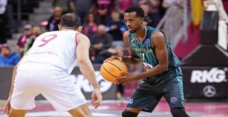 Errick McCollum'a bıçaklı saldırı