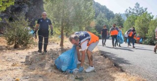 Ormanlık bölgelerden torbalarca atık toplandı