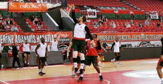 Pınar Karşıyaka, Beşiktaş deplasmanında