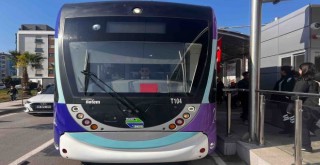 Çiğli Tramvayı ''Kırmızı'' ve ''Mavi'' hatla hizmette