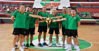 Karşıyaka voleybolda Reşat Yazıcıoğulları ile devam ediyor